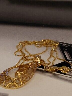 Beautiful 14KT Yellow Gold Necklace With Pendant